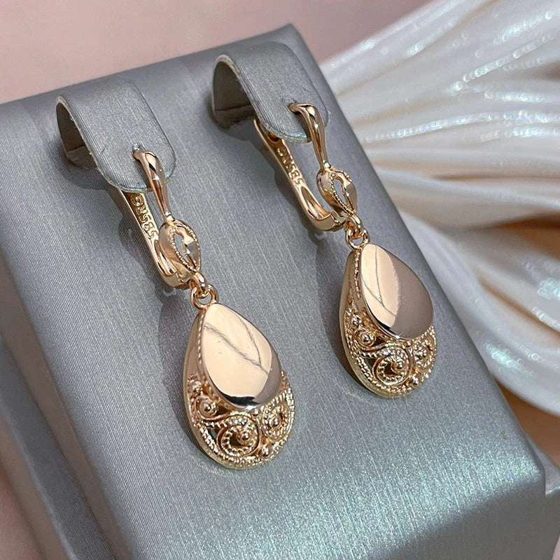 Boucles d'oreilles pendantes élégantes en or