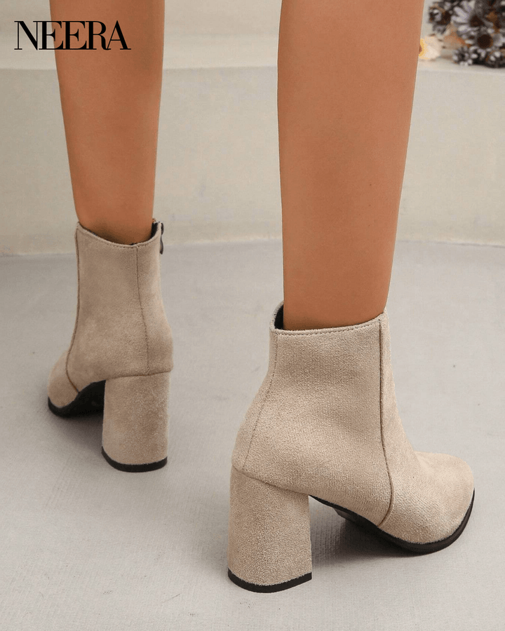 Shoes with heel and side zip