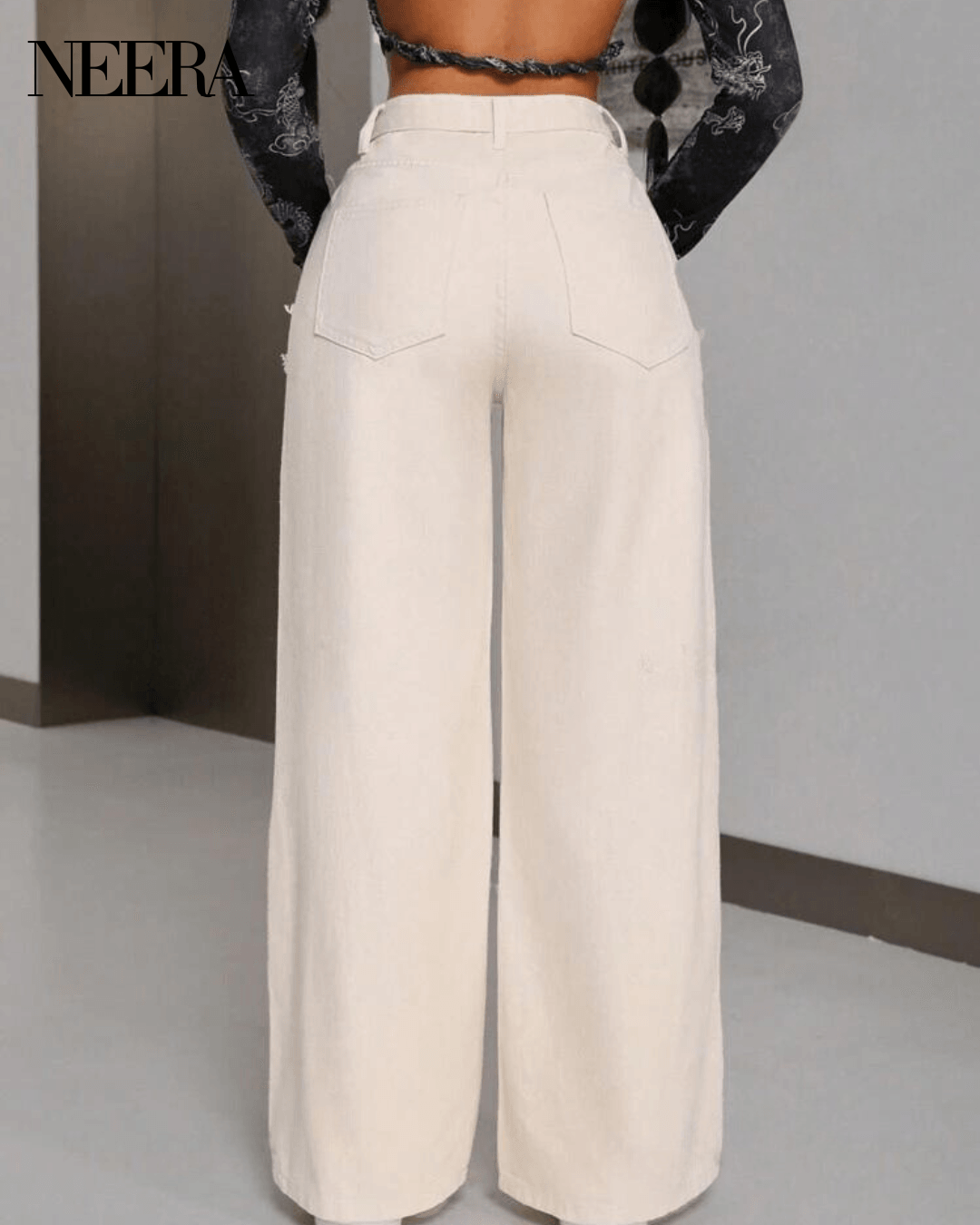 High waist jeans with wide leg stitching