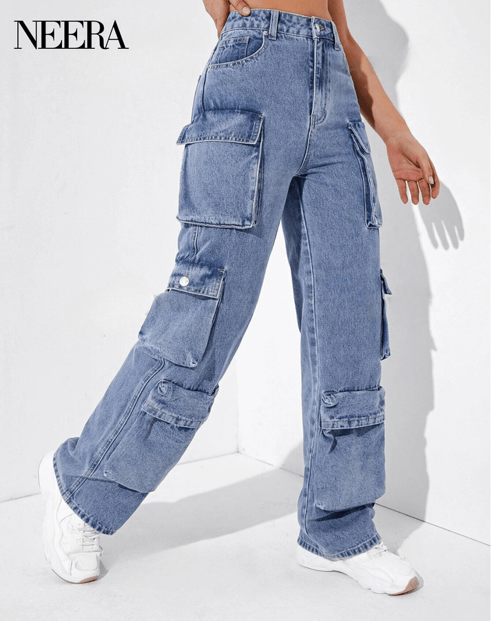 High waist cargo jeans with wide leg pockets