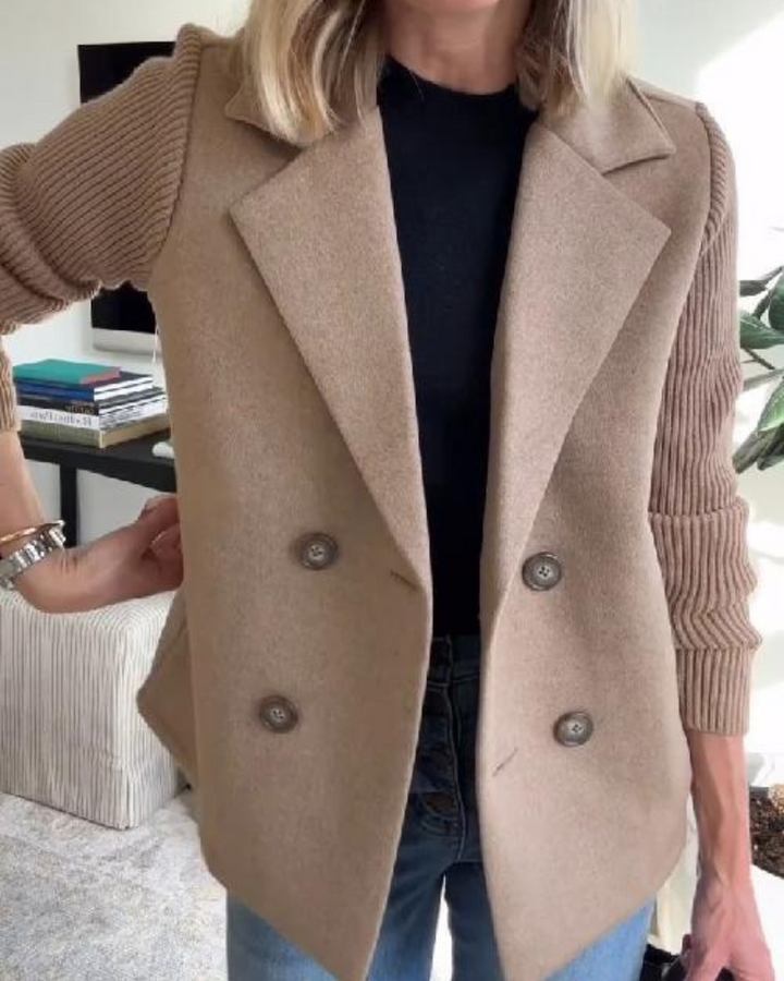 Caterina | Cappotto casual con maniche patchwork e bottoni 