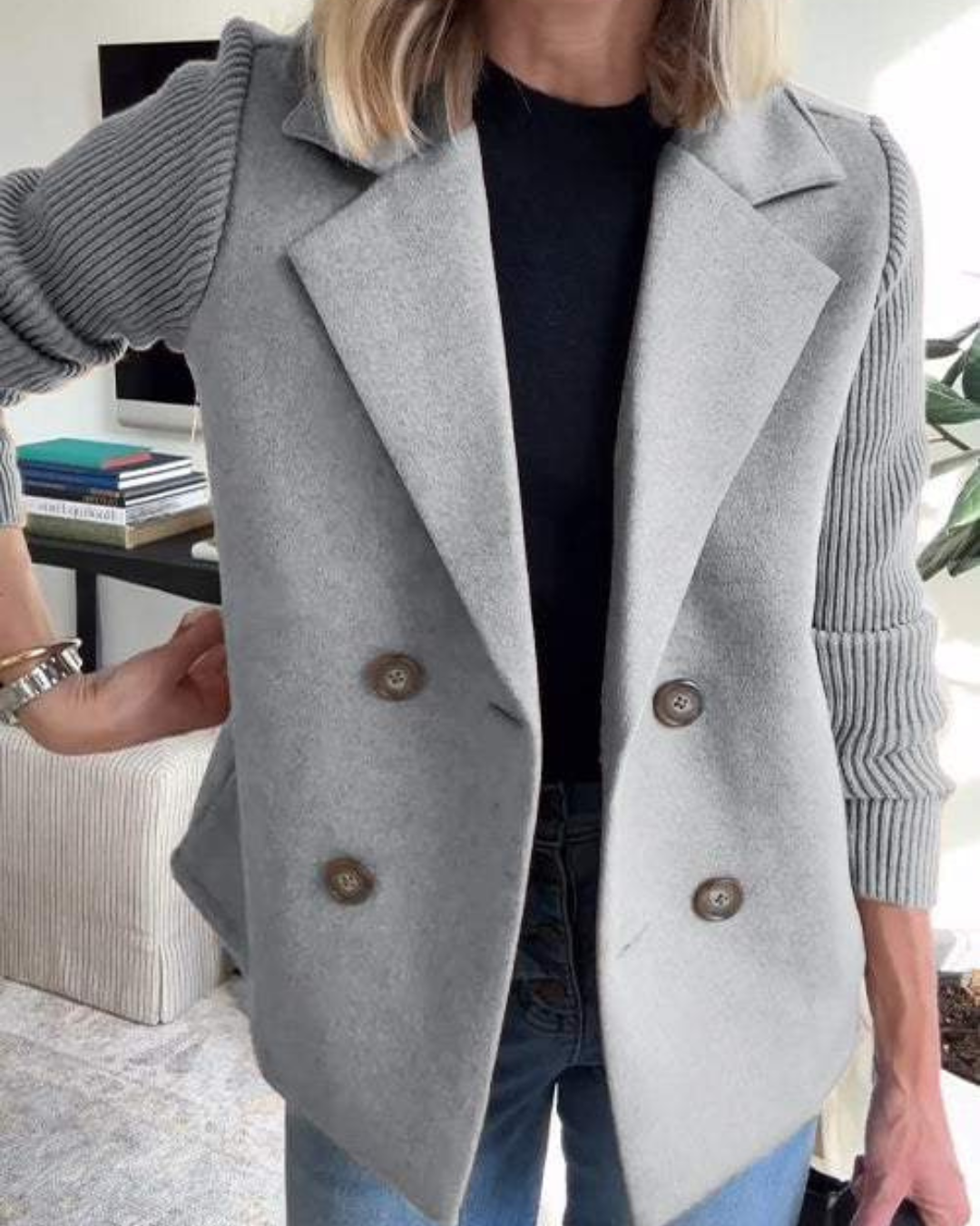 Caterina | Cappotto casual con maniche patchwork e bottoni 